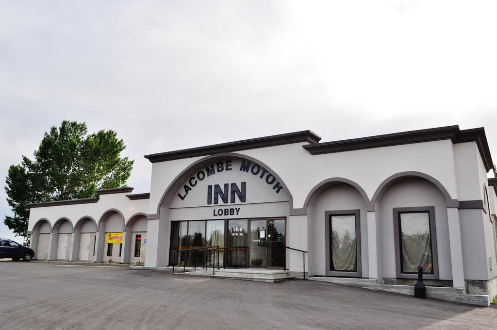 Lacombe Motor Inn Экстерьер фото