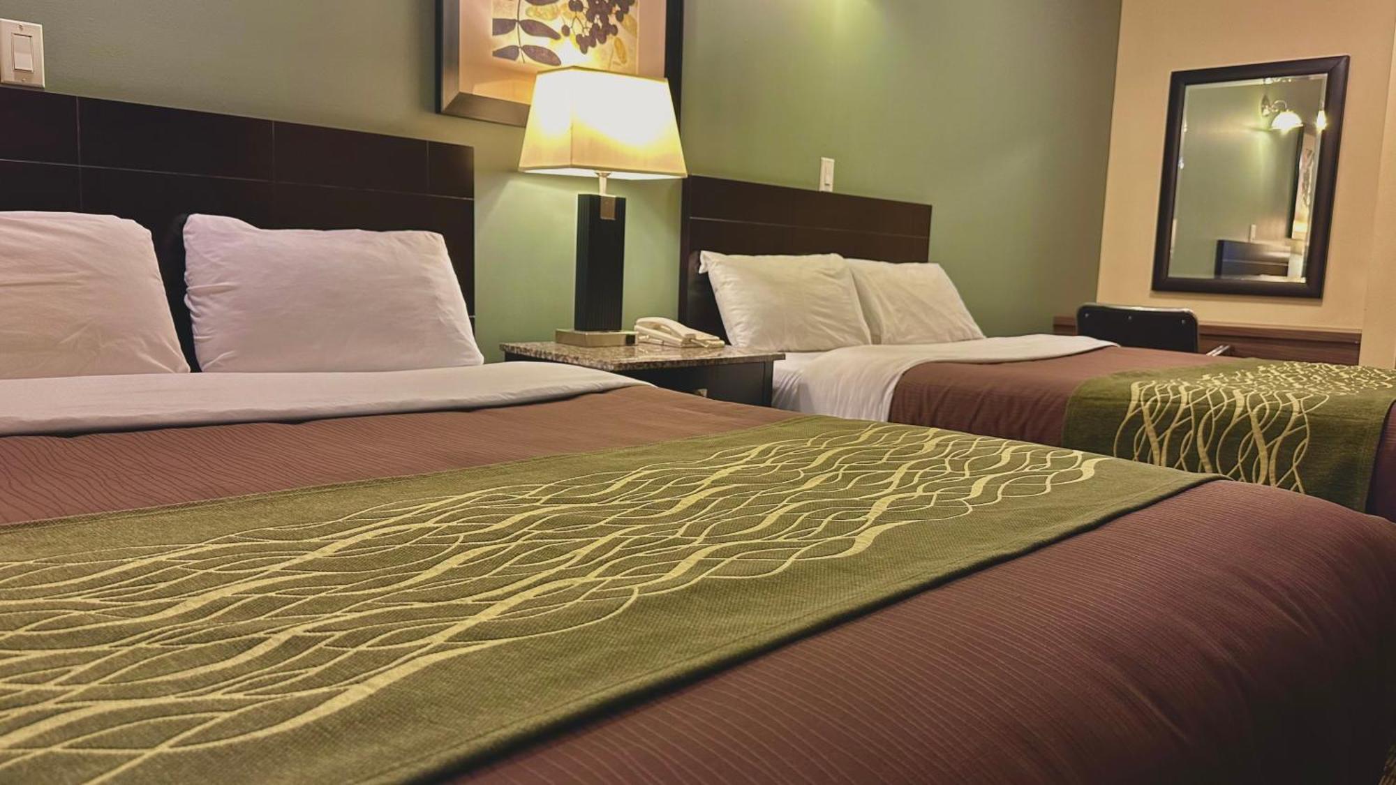 Lacombe Motor Inn Экстерьер фото